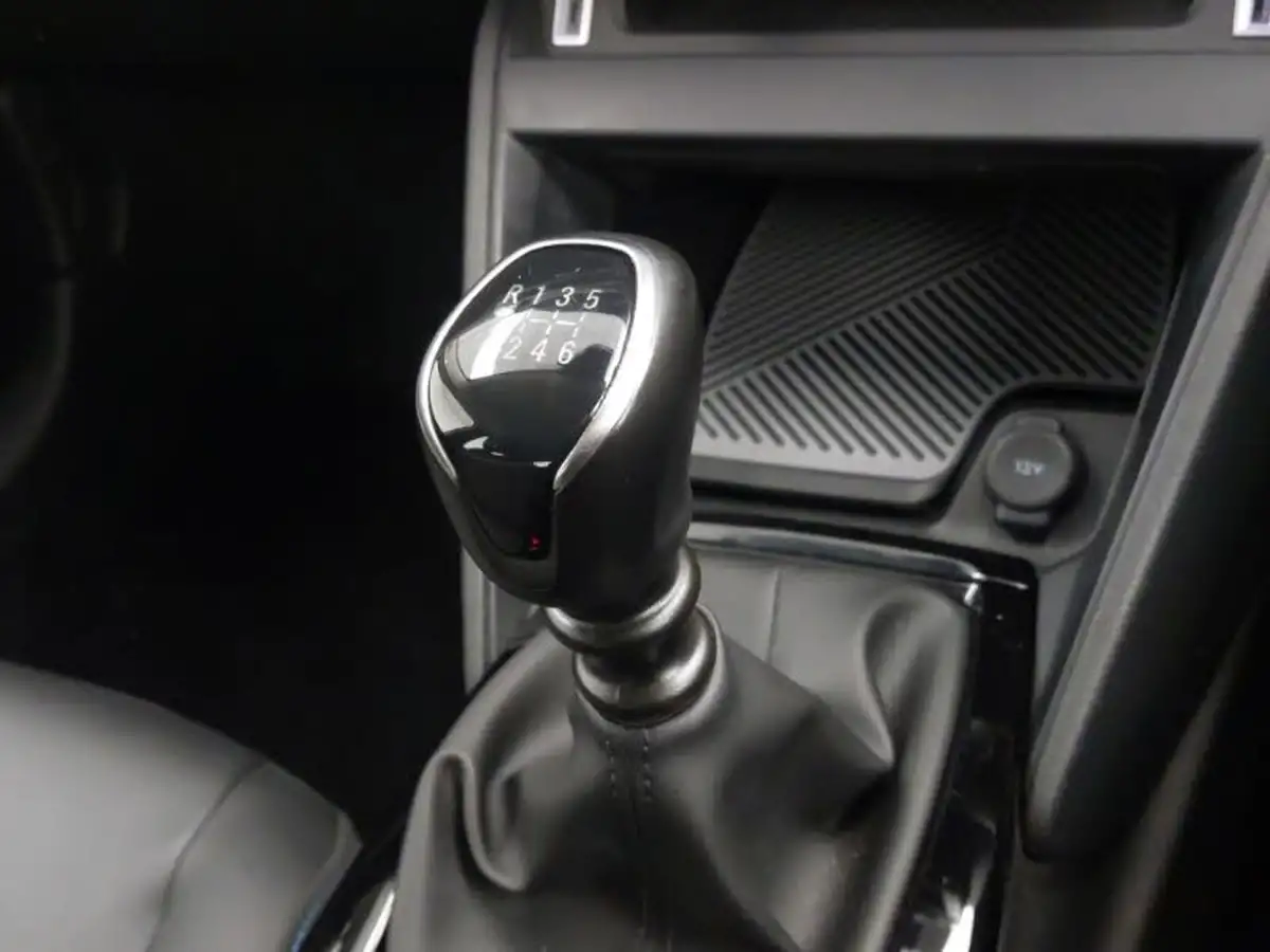 2023-citroen-c4-12-puretech-sense-big-11