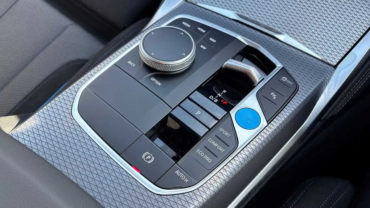 2025-bmw-i4-e-m50-big-11