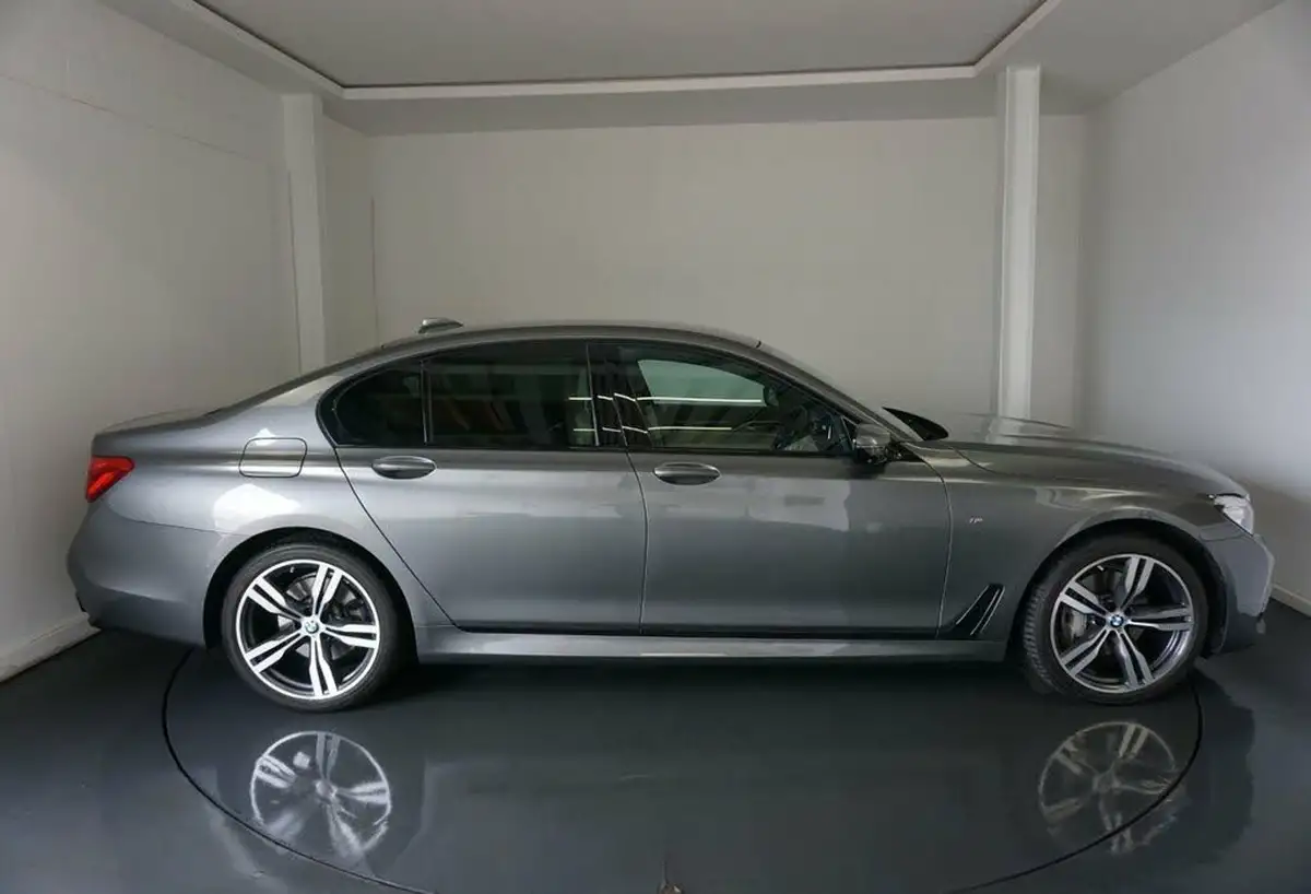 2016-bmw-7-series-30td-740d-m-sport-big-13