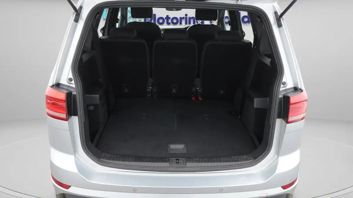 2020-volkswagen-touran-15-tsi-r-line-big-17