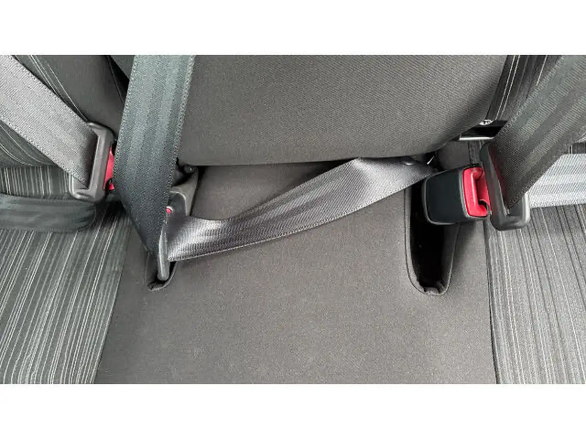2016-suzuki-swift-12-sz-l-5d-big-16