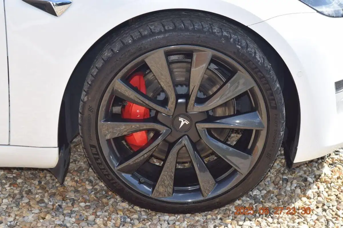 2020-tesla-model-3-e-performance-big-31