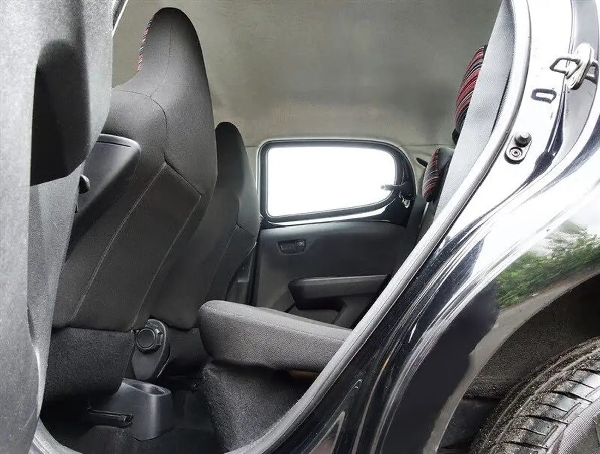 2016-citroen-c1-12-puretech-feel-82ps-5d-big-13