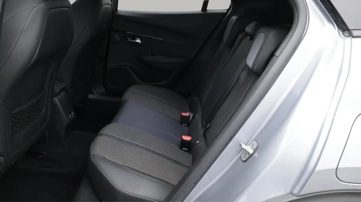 2023-peugeot-2008-suv-e-gt-136bhp-50kwh-station-wagon-big-16