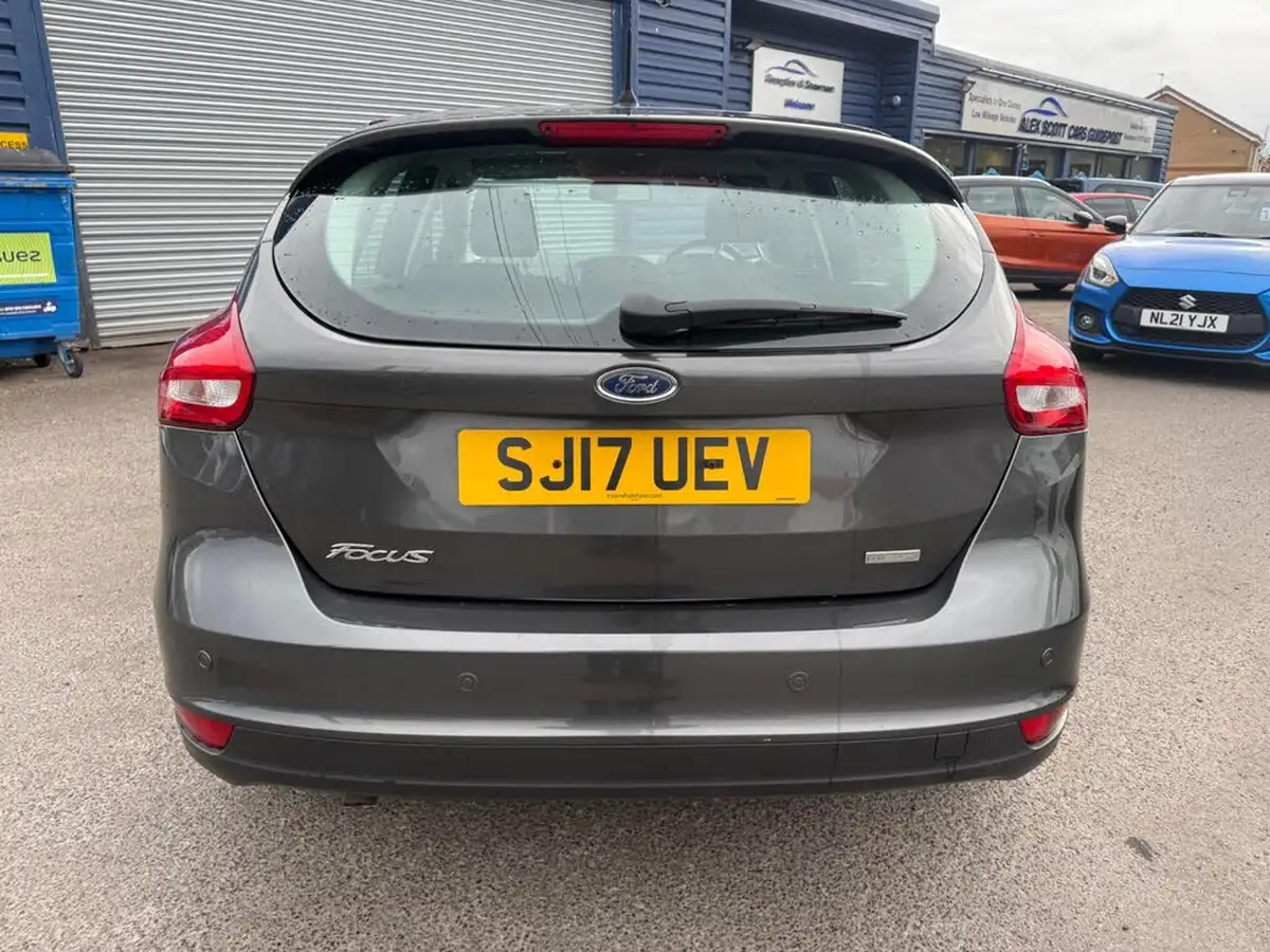 2017-ford-focus-10t-titanium-100ps-hatchback-big-13