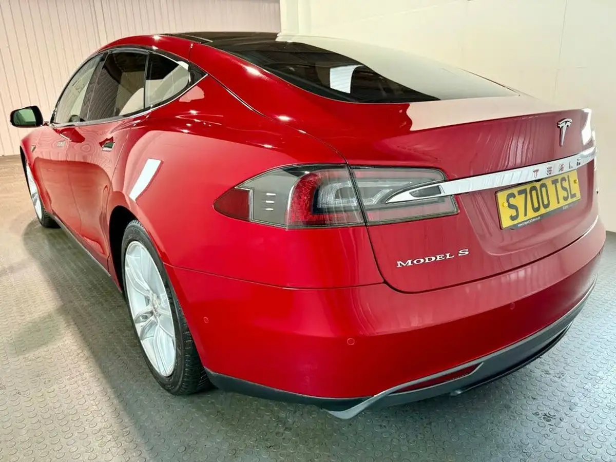 2016-tesla-model-s-e-70d-big-4