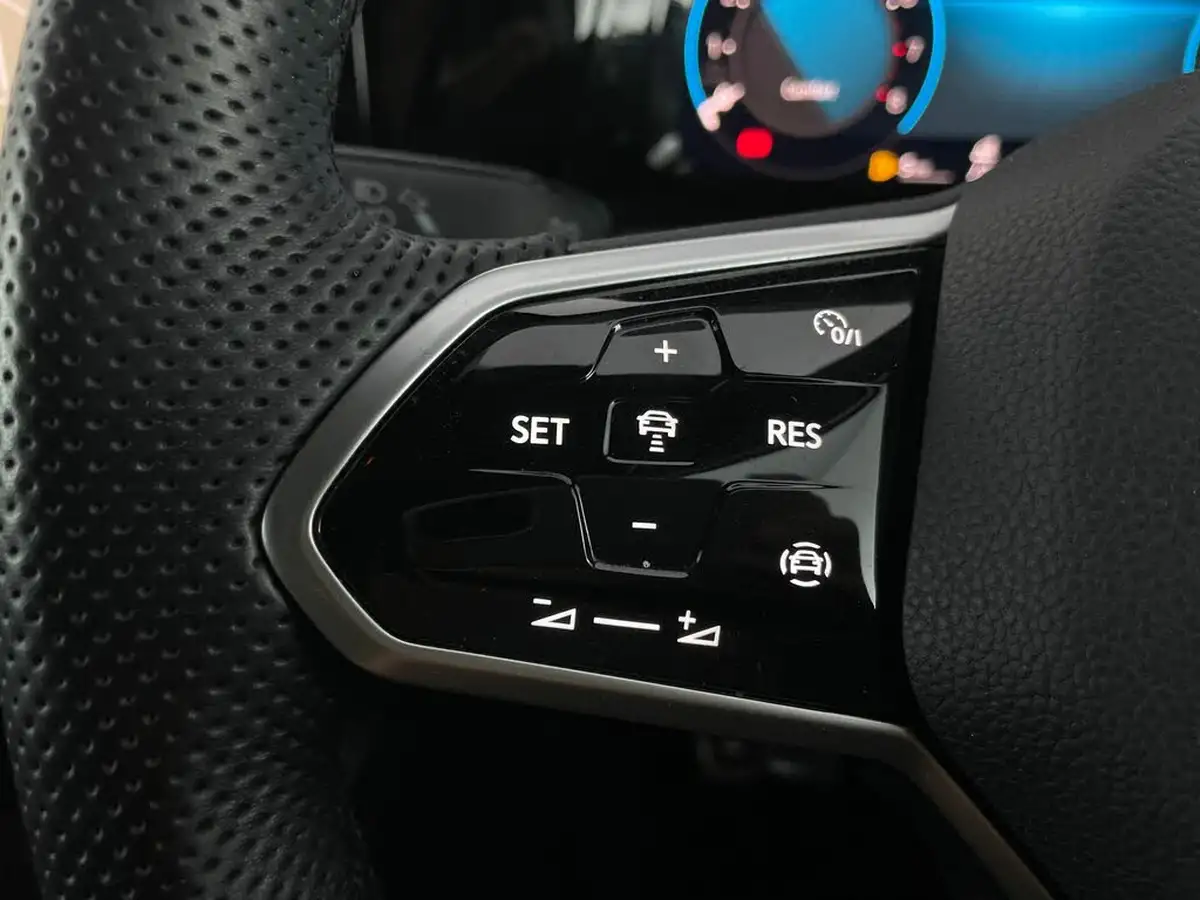 2022-volkswagen-golf-15-tsi-r-line-150ps-hatchback-big-28