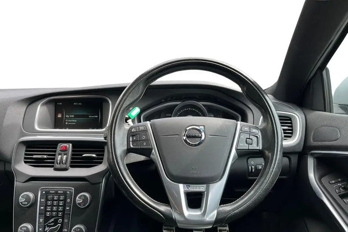 2016-volvo-v40-20-t2-r-design-nav-plus-big-10