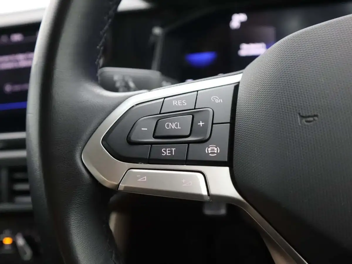 2022-volkswagen-polo-10-life-big-28
