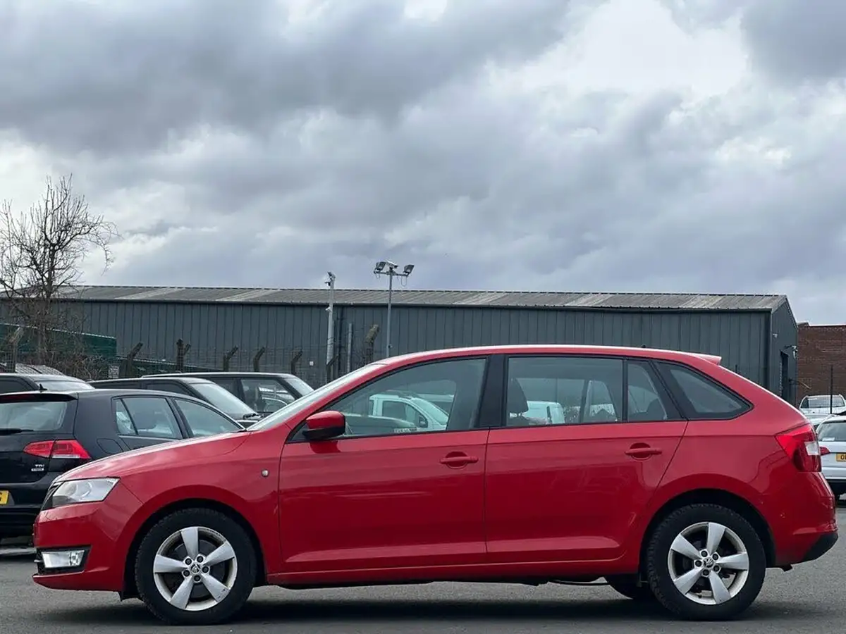 2014-skoda-rapid-spaceback-12-se-105ps-big-8