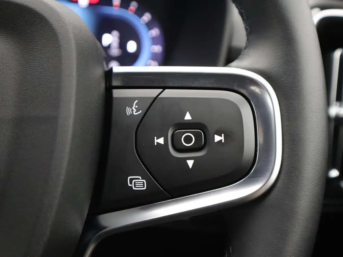 2025-volvo-xc40-20-b4-plus-black-edition-big-37