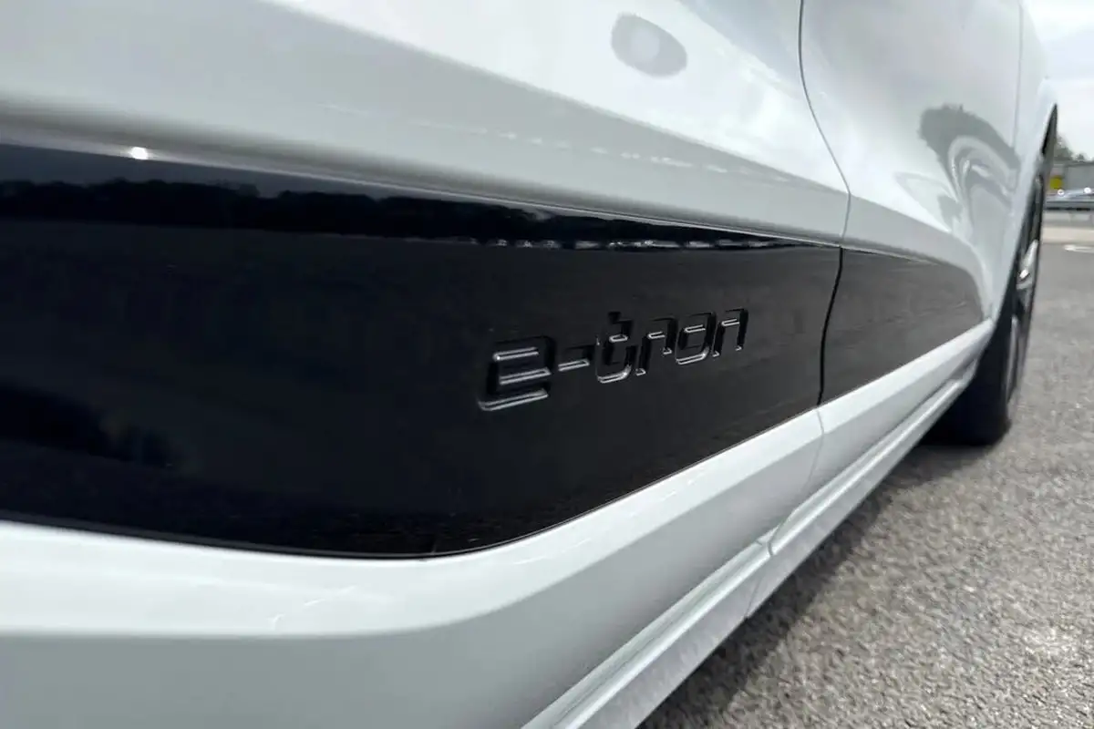 2025-audi-q6-e-tron-e-edition-1-326ps-performance-suv-auto-big-34