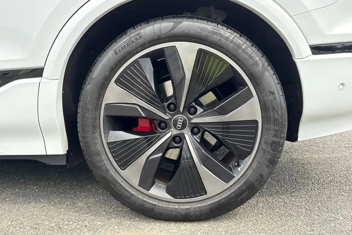 2025-audi-q6-e-tron-e-edition-1-326ps-performance-suv-auto-big-10