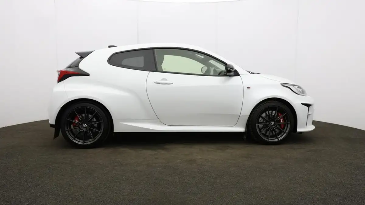 2021-toyota-yaris-16-gr-circuit-pack-big-46