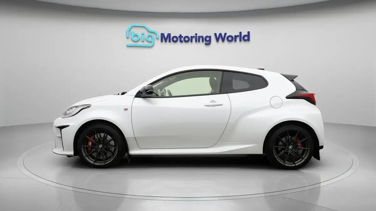 2021-toyota-yaris-16-gr-circuit-pack-big-4