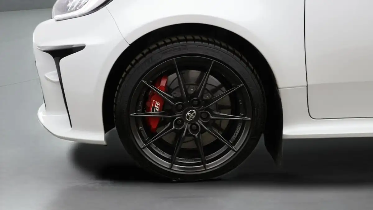 2021-toyota-yaris-16-gr-circuit-pack-big-28