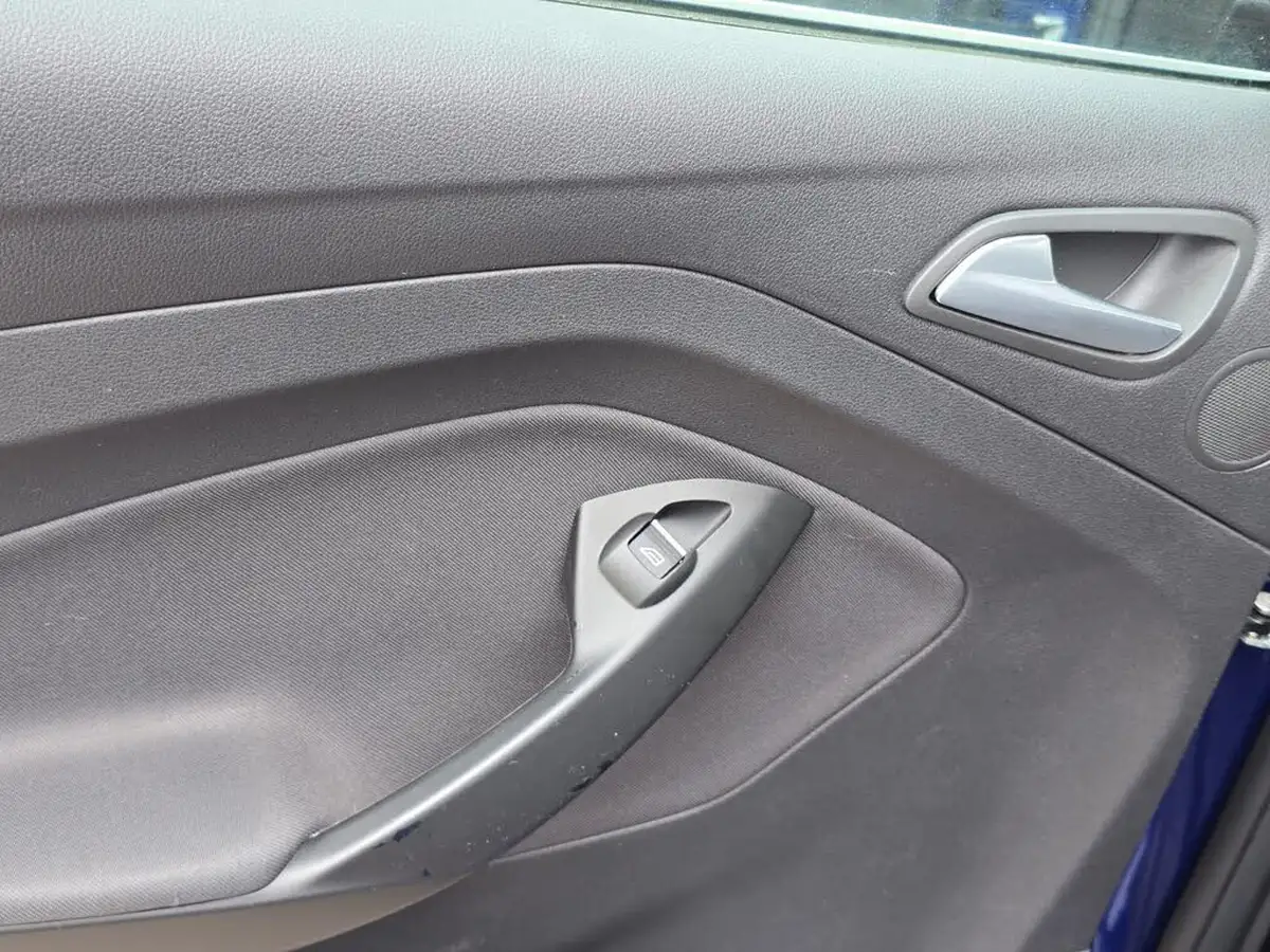 2016-ford-c-max-15tdci-titanium-powershift-big-32