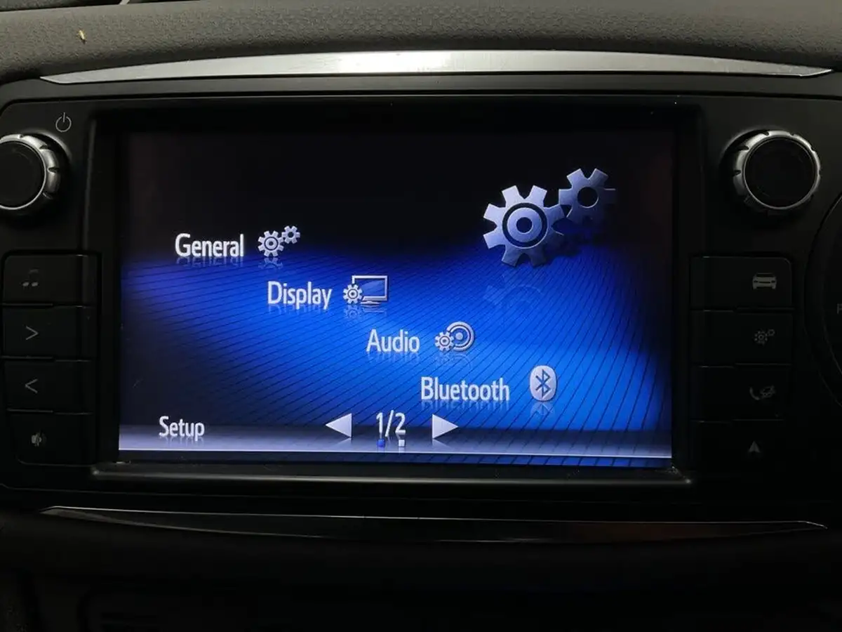 2015-toyota-yaris-15-vvt-i-sport-hybrid-big-57
