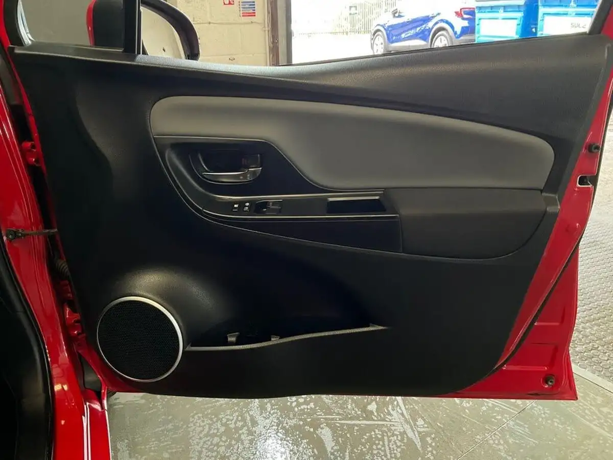 2015-toyota-yaris-15-vvt-i-sport-hybrid-big-33