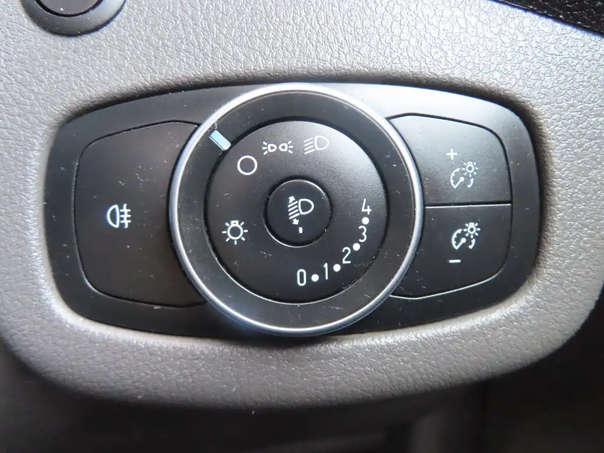 2020-ford-transit-connect-big-38