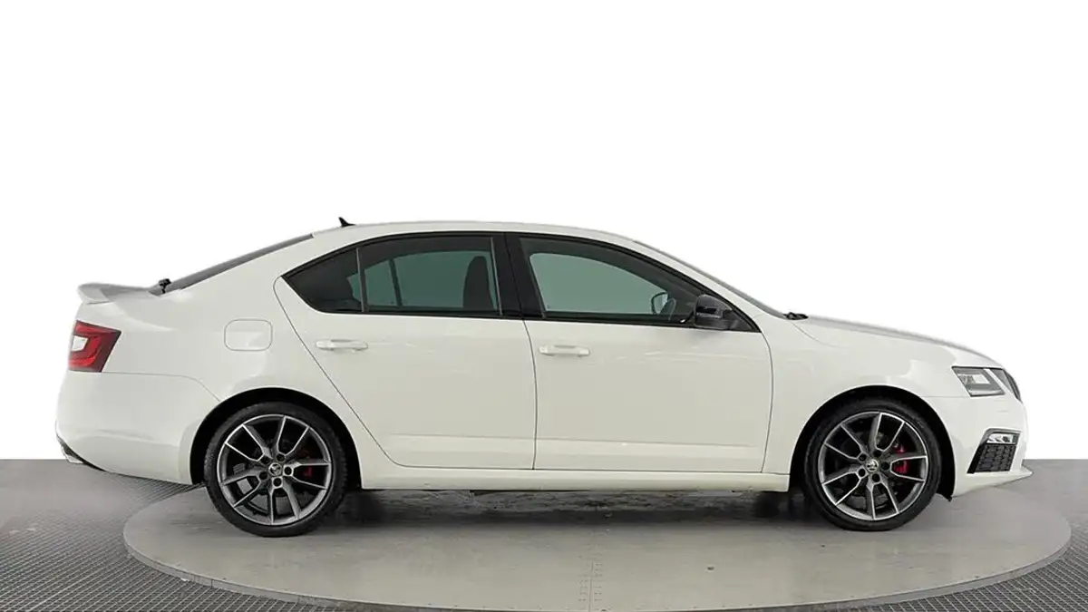 2019-skoda-octavia-20tdi-vrs-4x4-scr-hatchback-big-2