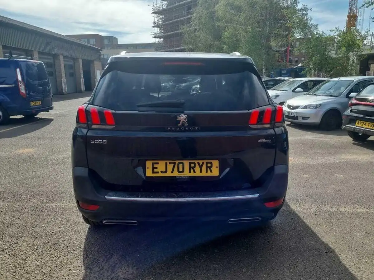 2020-peugeot-5008-suv-12-puretech-gt-line-eat8-big-10