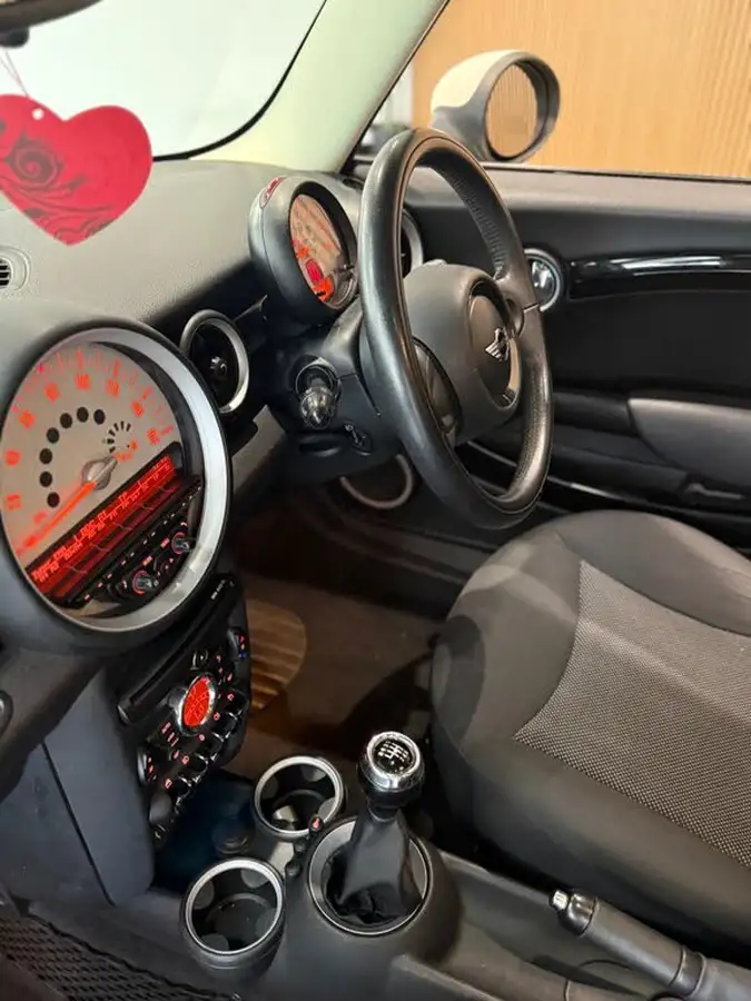 2013-mini-cooper-16-one-98bhp-sport-chili-hatchback-3d-big-19