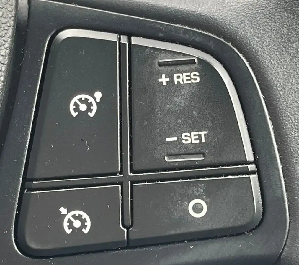 2018-hyundai-i10-12-se-big-13
