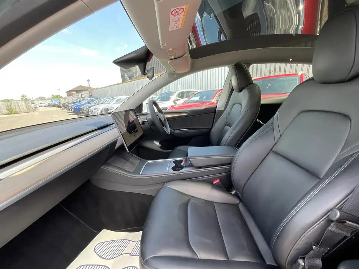 2022-tesla-model-y-e-long-range-big-7