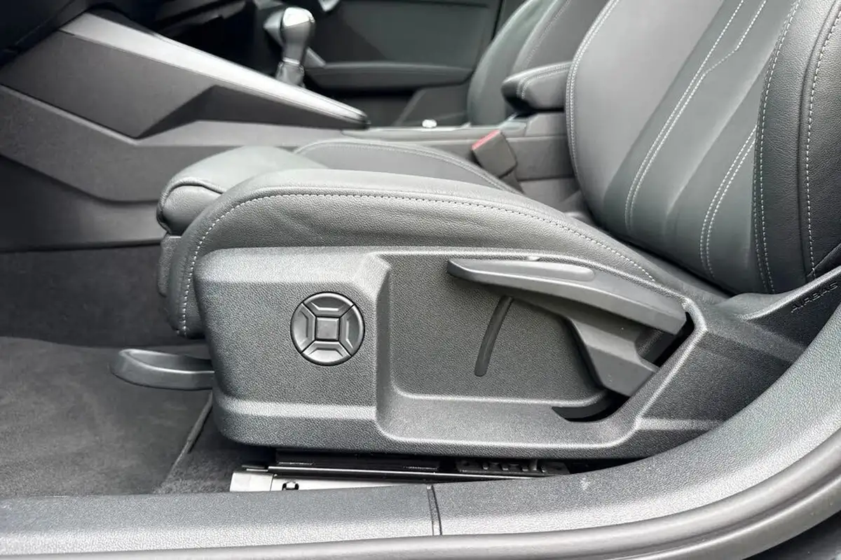 2024-audi-a3-15-35-tfsi-s-line-saloon-4d-big-38