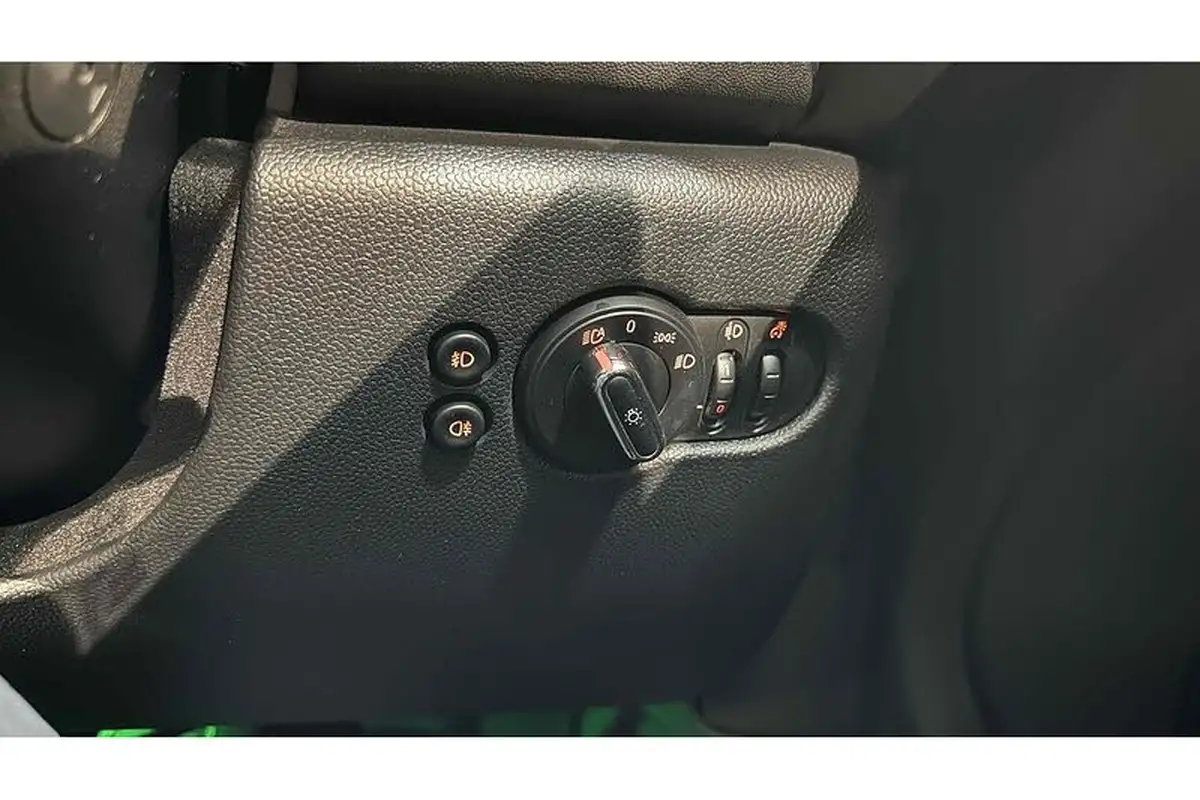 2019-mini-cooper-15-cooper-classic-hatchback-3d-big-30