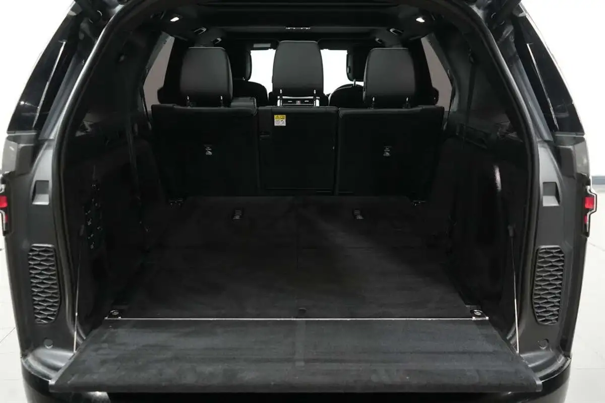 2021-land-rover-discovery-30-d300-r-dynamic-hse-big-14