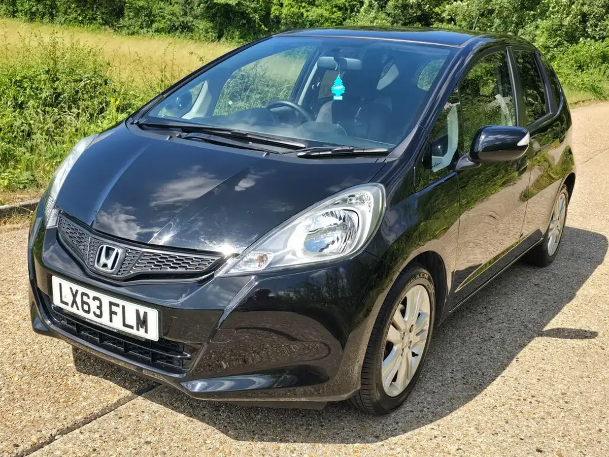 2013-honda-jazz-14-es-plus-cvt-big-25