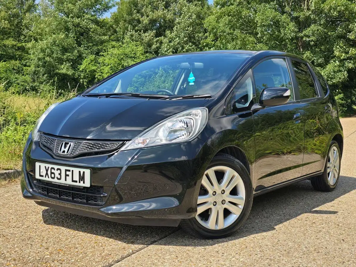 2013-honda-jazz-14-es-plus-cvt-big-1