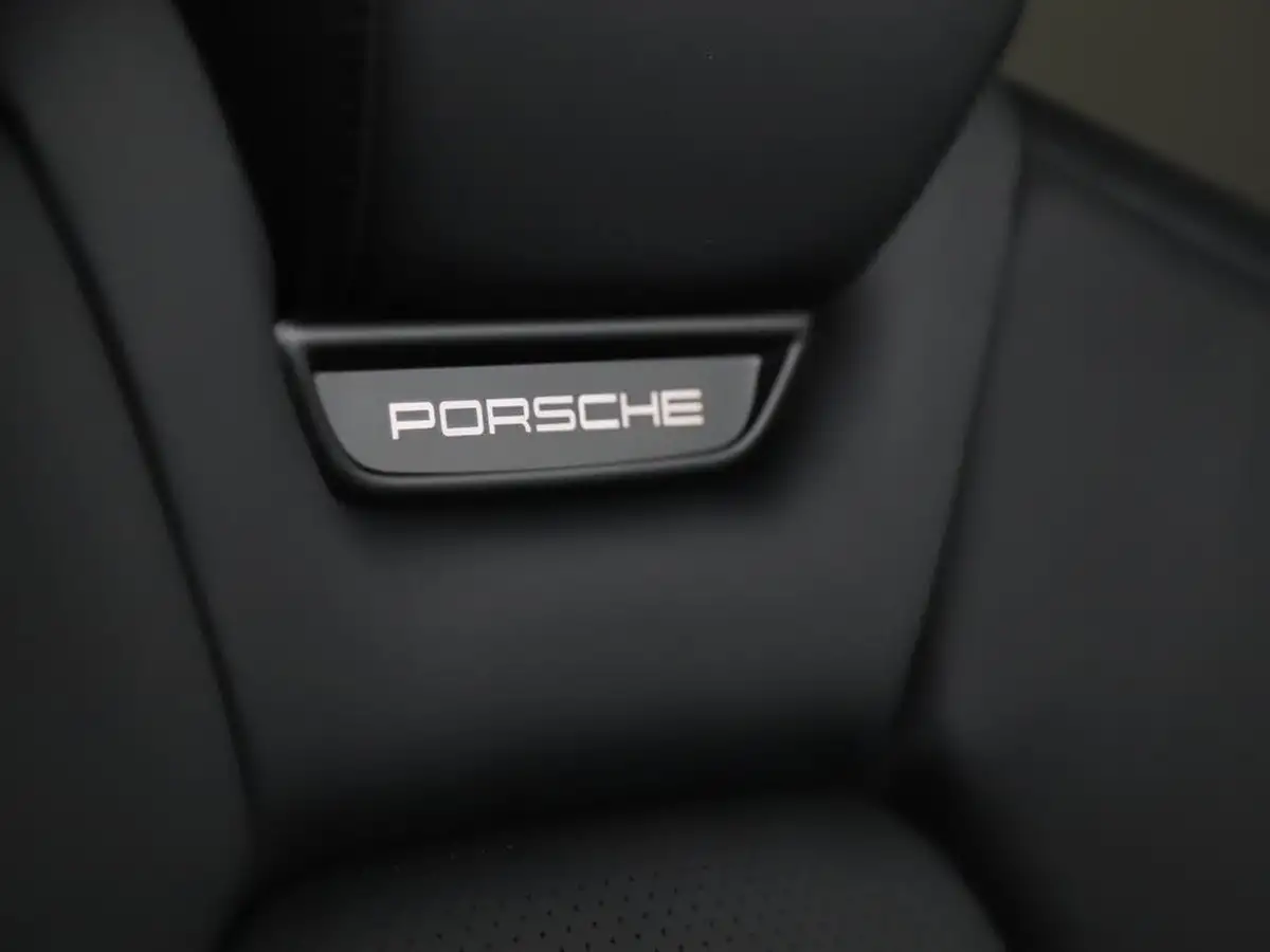 2025-porsche-macan-e-electric-big-33