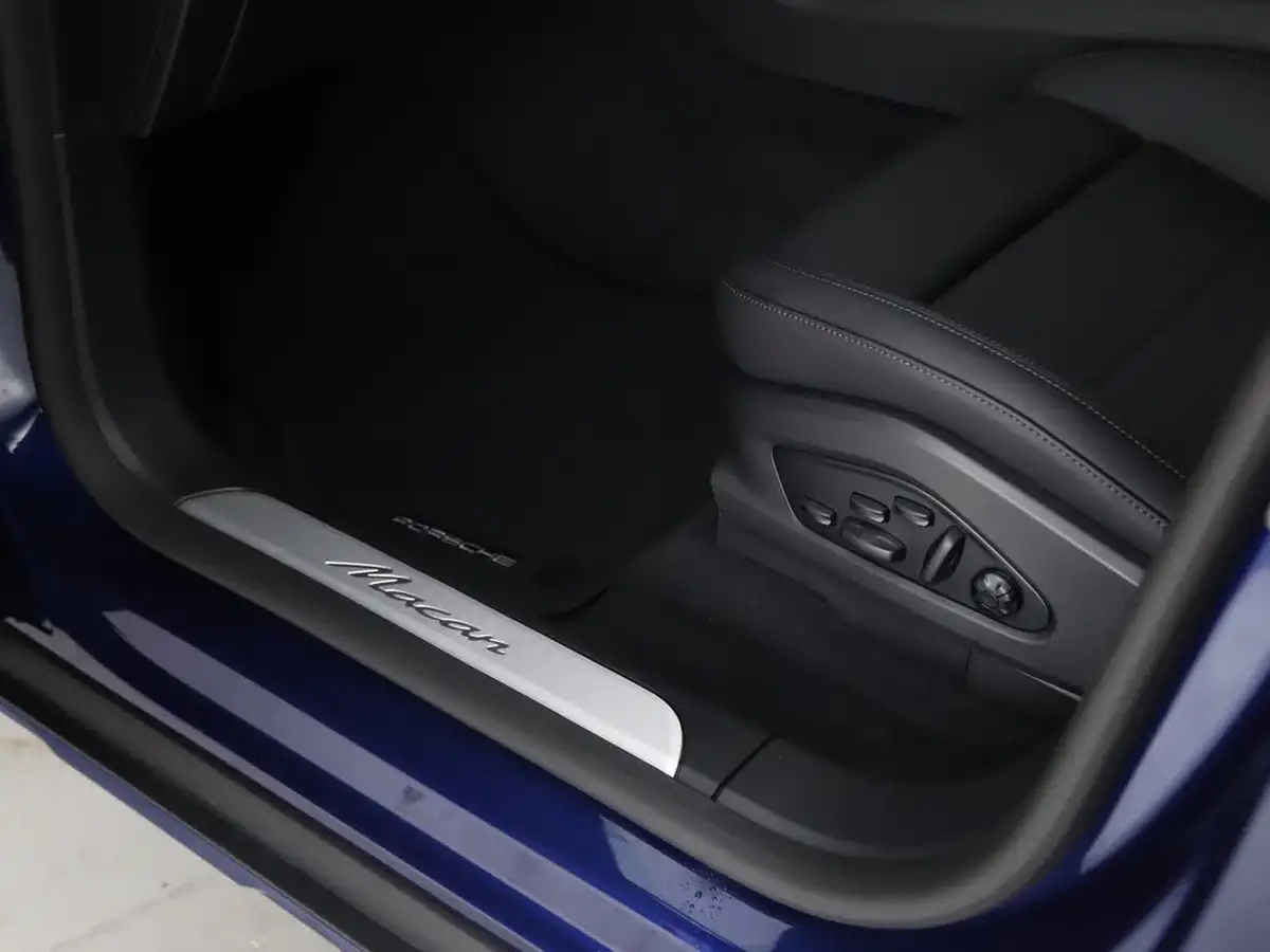 2025-porsche-macan-e-electric-big-9
