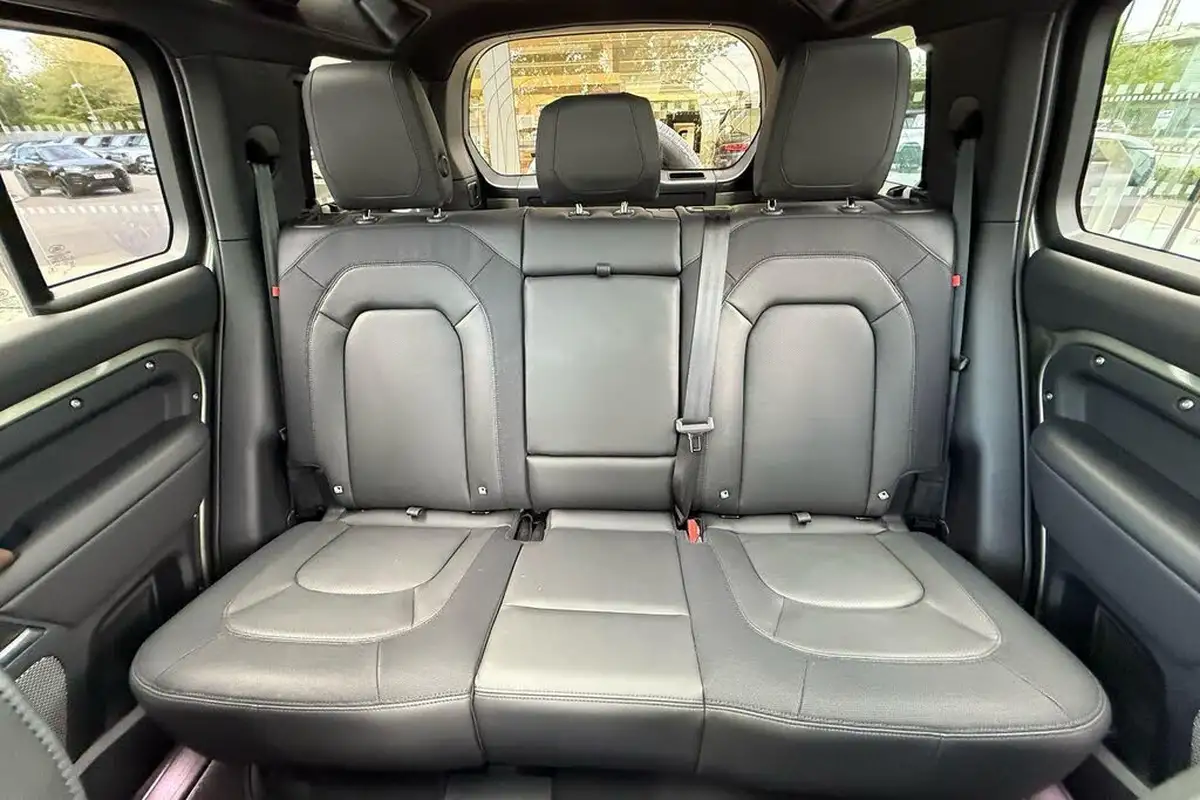 2024-land-rover-110-defender-30-d300-x-dynamic-hse-big-10