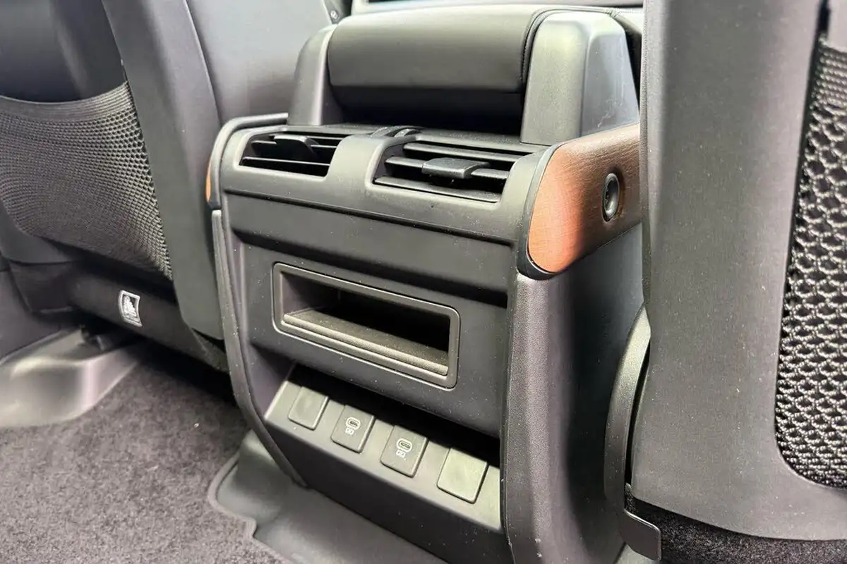 2024-land-rover-110-defender-30-d300-x-dynamic-hse-big-38