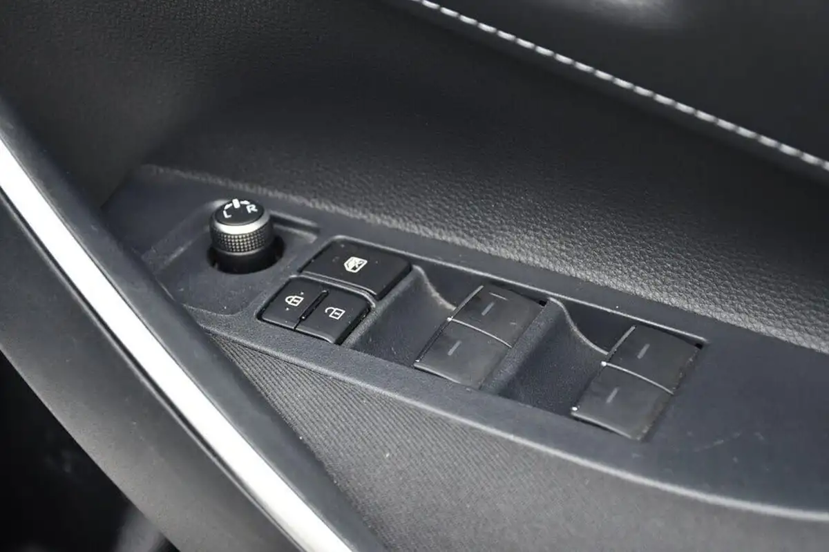2020-toyota-corolla-18-vvt-i-icon-spare-wheel-touring-sports-5d-big-22
