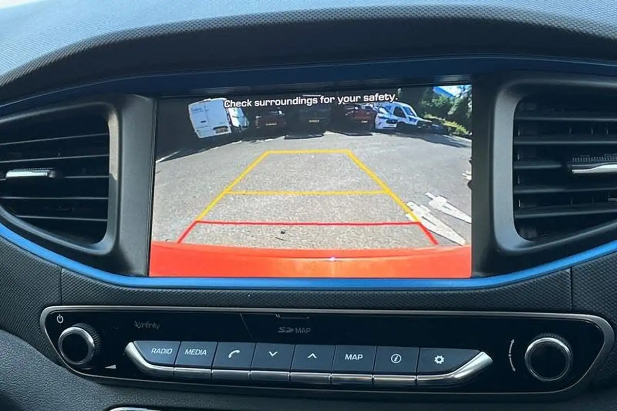2018-hyundai-ioniq-16-gdi-premium-hybrid-big-29