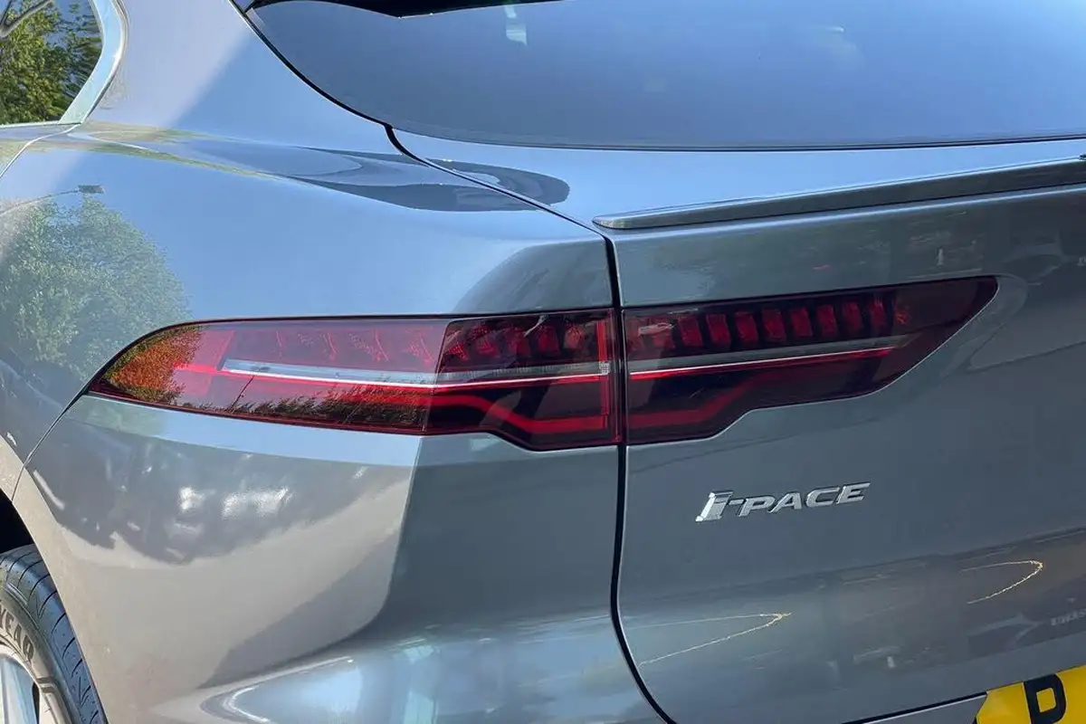 2021-jaguar-i-pace-ev400-se-big-60