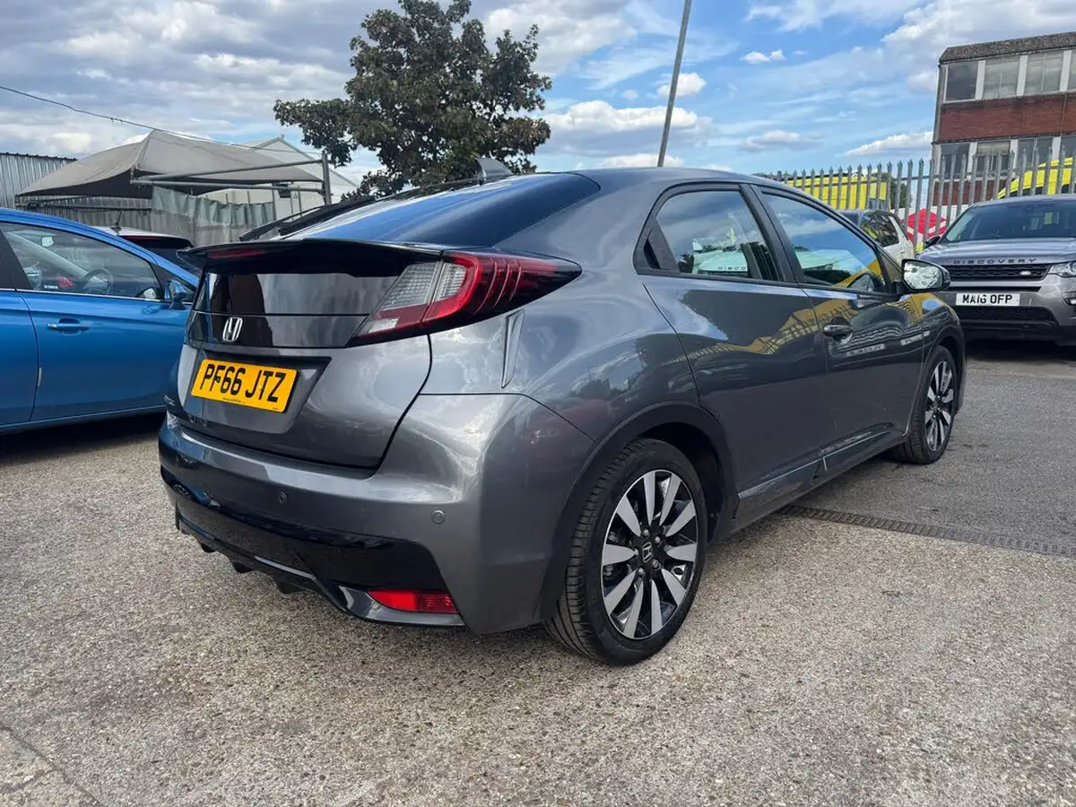2016-honda-civic-18-i-vtec-se-plus-navi-hatchback-auto-big-9