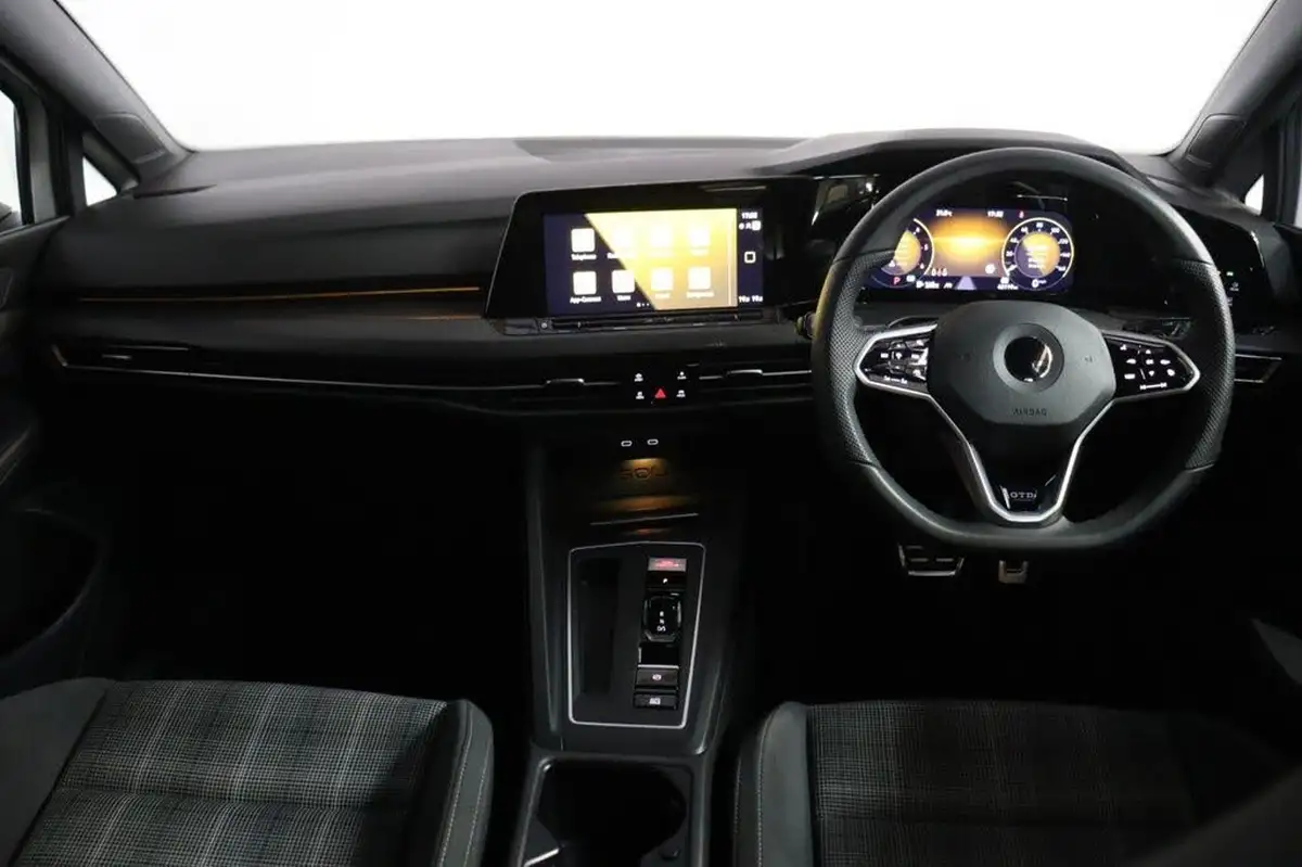 2021-volkswagen-golf-20tdi-gtd-big-2