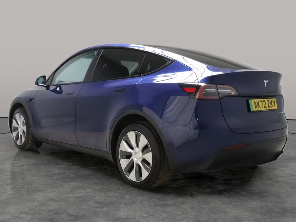 2022-tesla-model-y-e-long-range-big-15