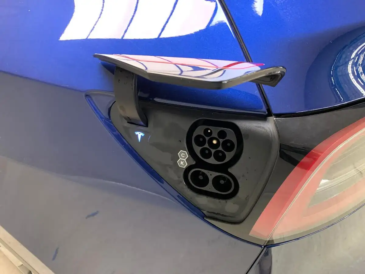 2022-tesla-model-y-e-long-range-big-39