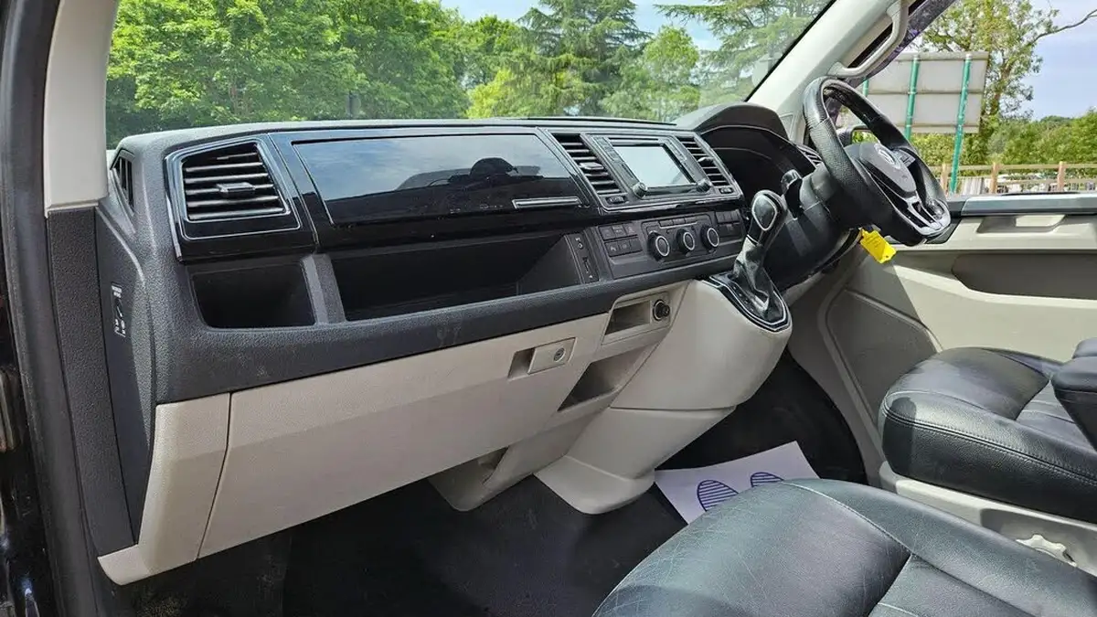 2018-volkswagen-transporter-20bitdi-t30-highline-bmt-swb-panel-van-dsg-big-24
