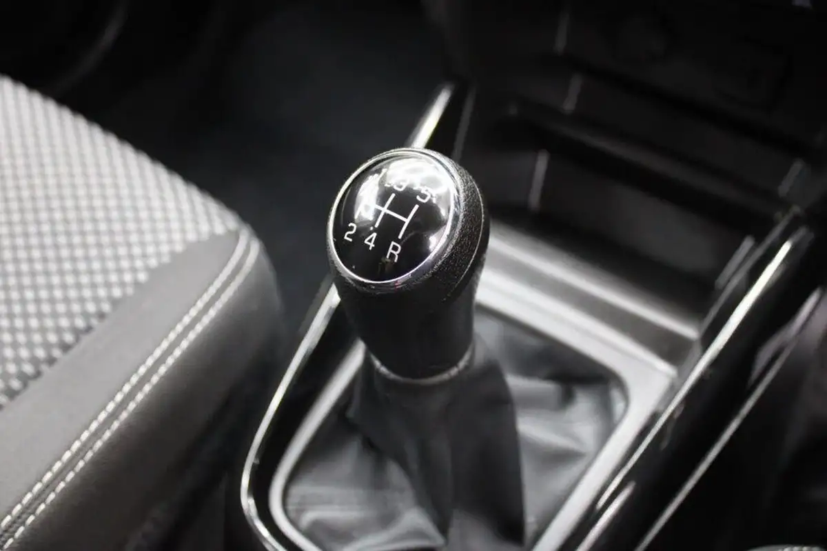 2018-suzuki-vitara-16-kuro-big-25