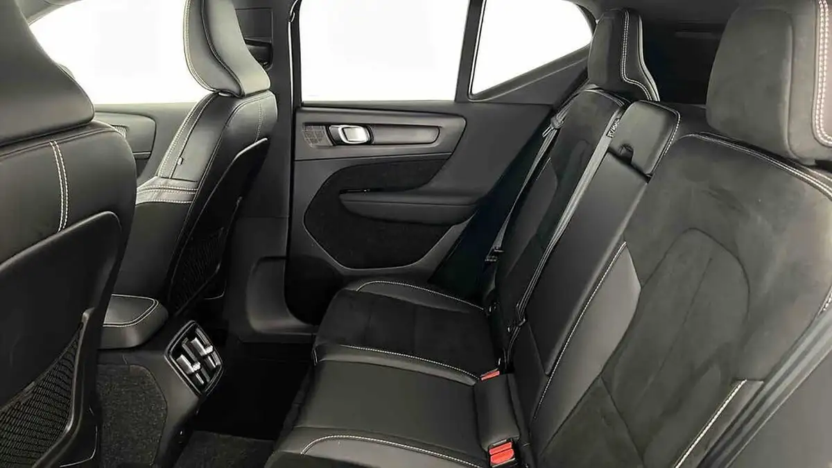 2021-volvo-xc40-15-t3-r-design-161bhp-big-11