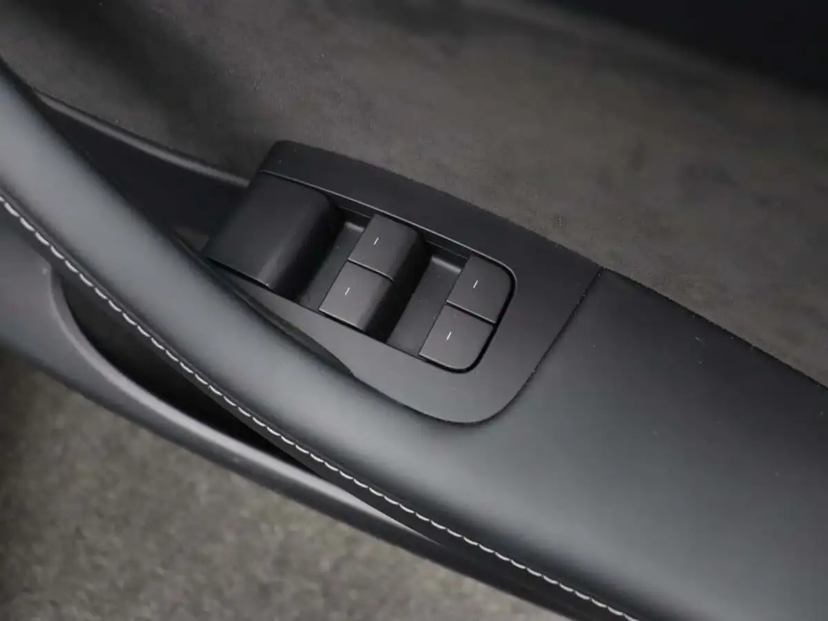 2022-tesla-model-y-e-rwd-big-24