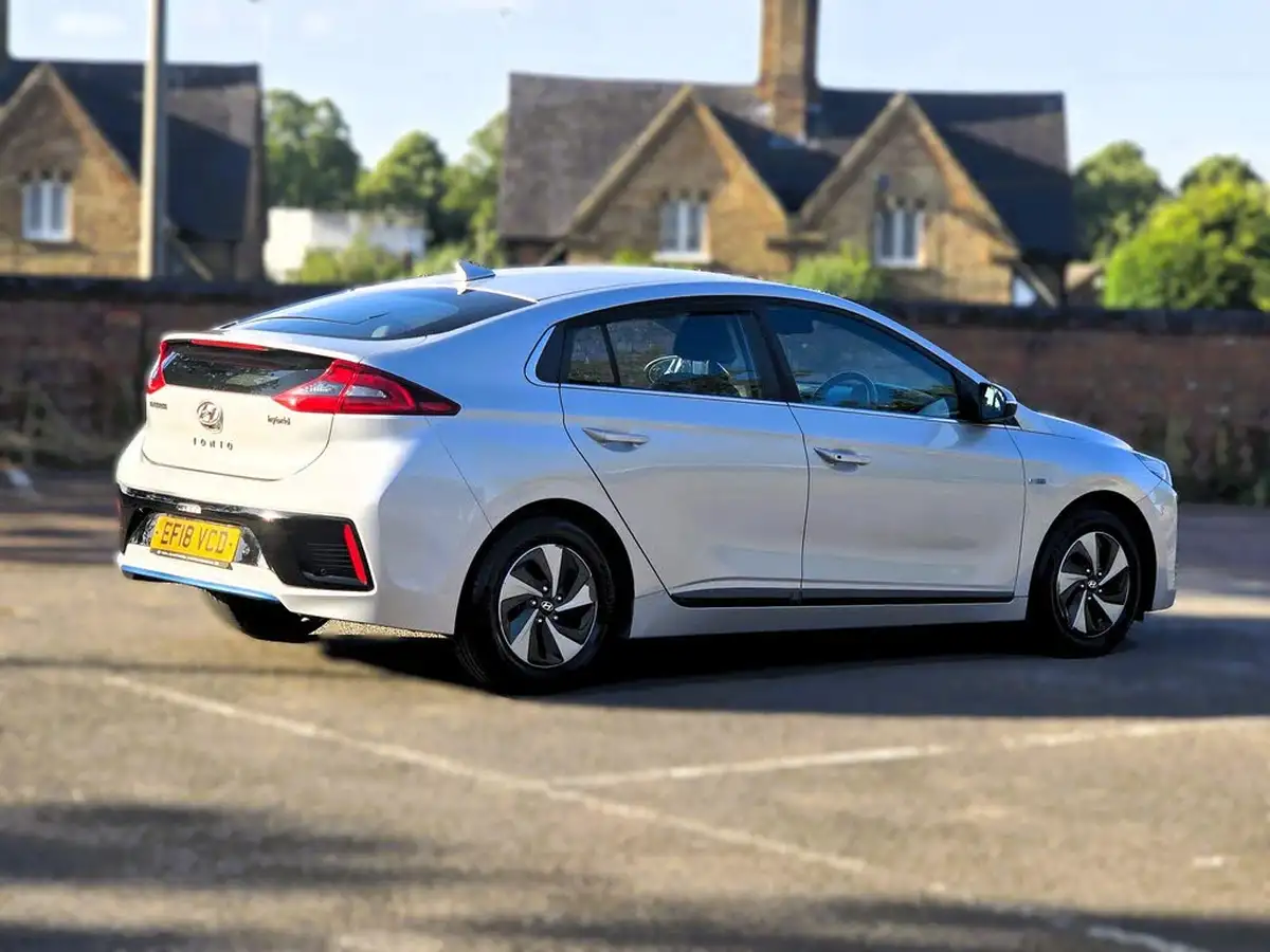 2018-hyundai-ioniq-16-gdi-premium-se-hybrid-big-9